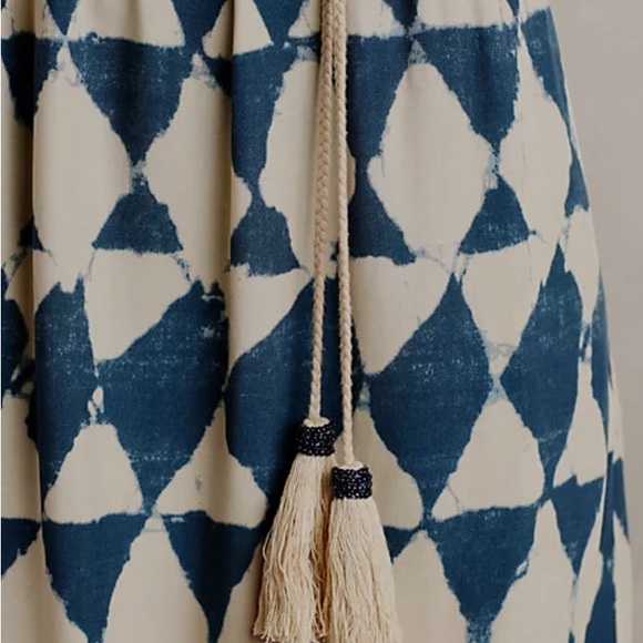 Maeve - Picture 2 of 5